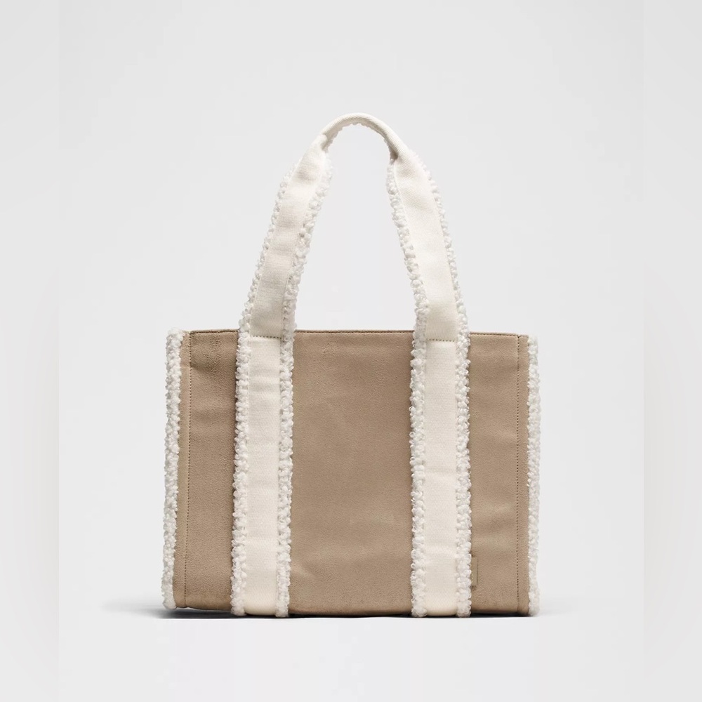 Lululemon Boxy Tote Bag 10L Faux Shearling Trims - Picture 3 of 6
